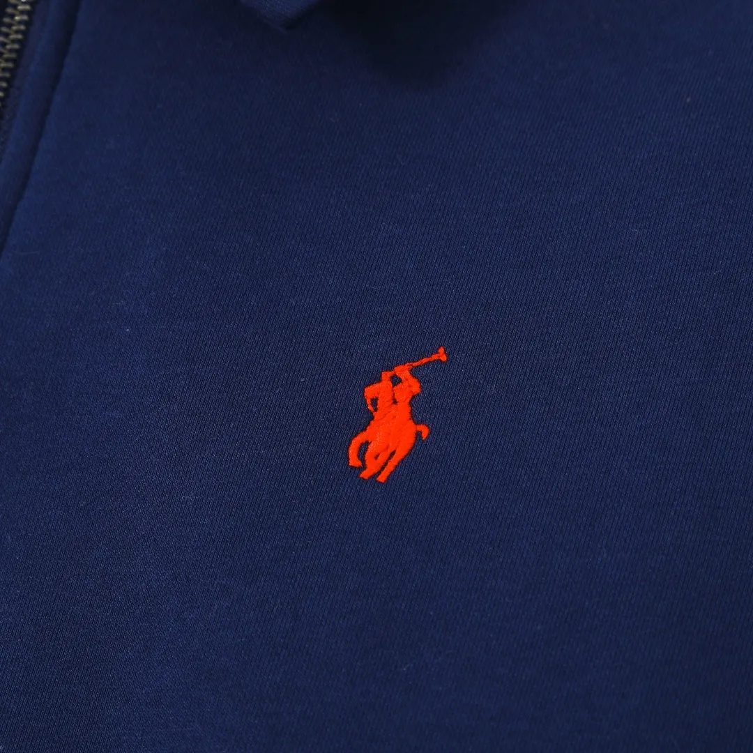 P260 #R99 Ralph Lauren pony logo eight-color half-zip lapel sweatshirt. Wear three times in one suit, easy to switch styles: Fully stand-up collar mode: crisp lapel three-dimensional windproof, taking into account warmth and cool lines, full of coolness ▫️Half-open lazy mode: slightly exposed collarbone, relaxed and comfortable | Pair with a shirt or high collar to show the intellectual atmosphere ▫️Full-open V-neck mode: Visually extends the neck-shoulder ratio | Stacking is more layered, hiding the flesh and making it look slimmer, making it easy to wear with a sense of luxury. Genderless design, shared wardrobe concept: White is gentle and elegant | Black is cool and slimming | Both colors can be used to create a couple CP look. 8 colors are available in the full line | From classic to soft | Meet all daily and occasion dressing needs Quality is reflected in the details: Micro-label logo embroidery | Loose but not procrastinating tailoring | High-grade fabrics ensure a comfortable fit. Easily manage various scenarios such as workplace commuting, weekend leisure, and date travel, effortless chic is the definition of effortless chic.  Color: Black White Navy Mint Green Khaki Pink Yellow Army Green Size: S M L